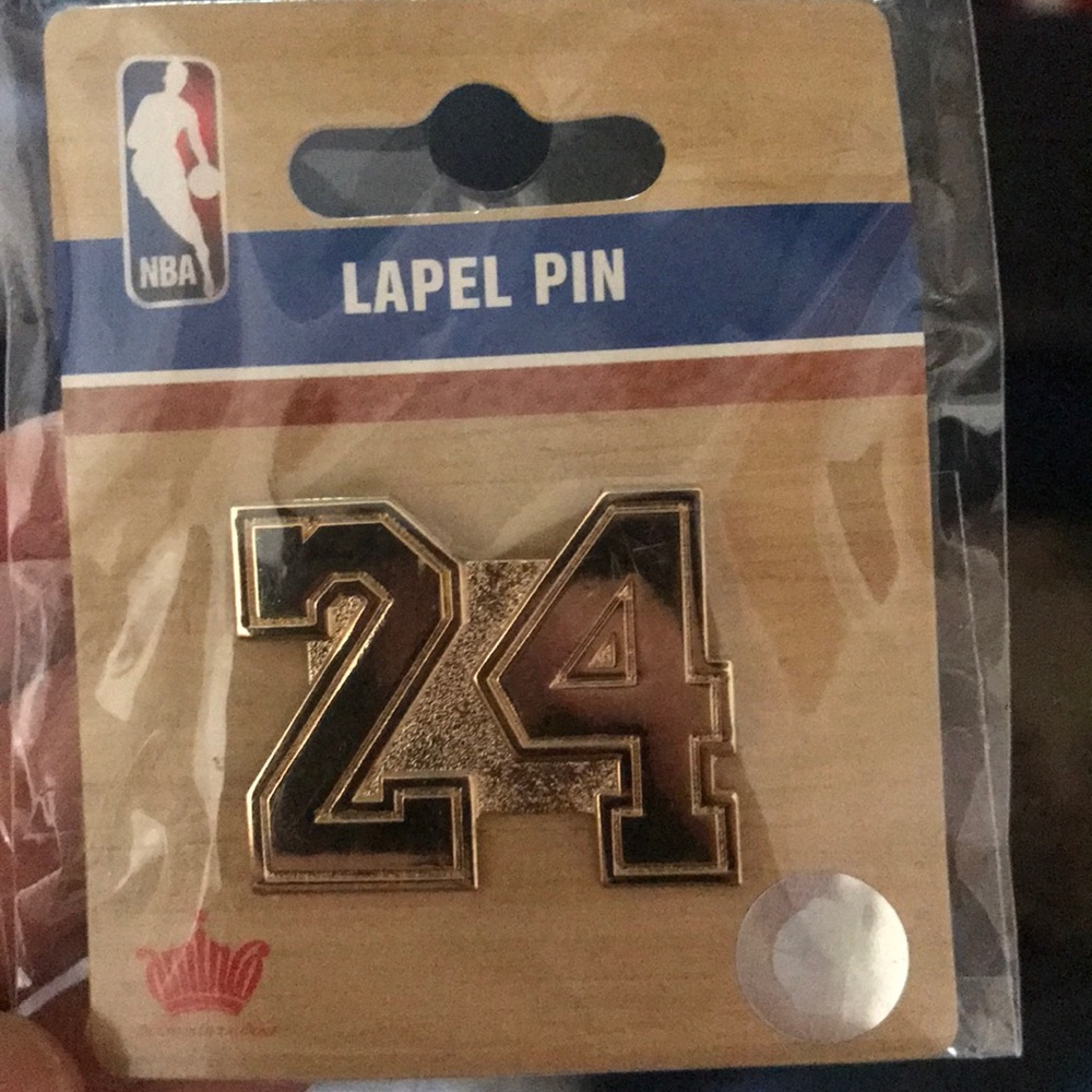 Lakers Kobe 24 Lapel pin - limited edition
